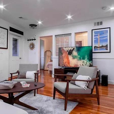 Fancy 1-Br In Central Location Parking Available